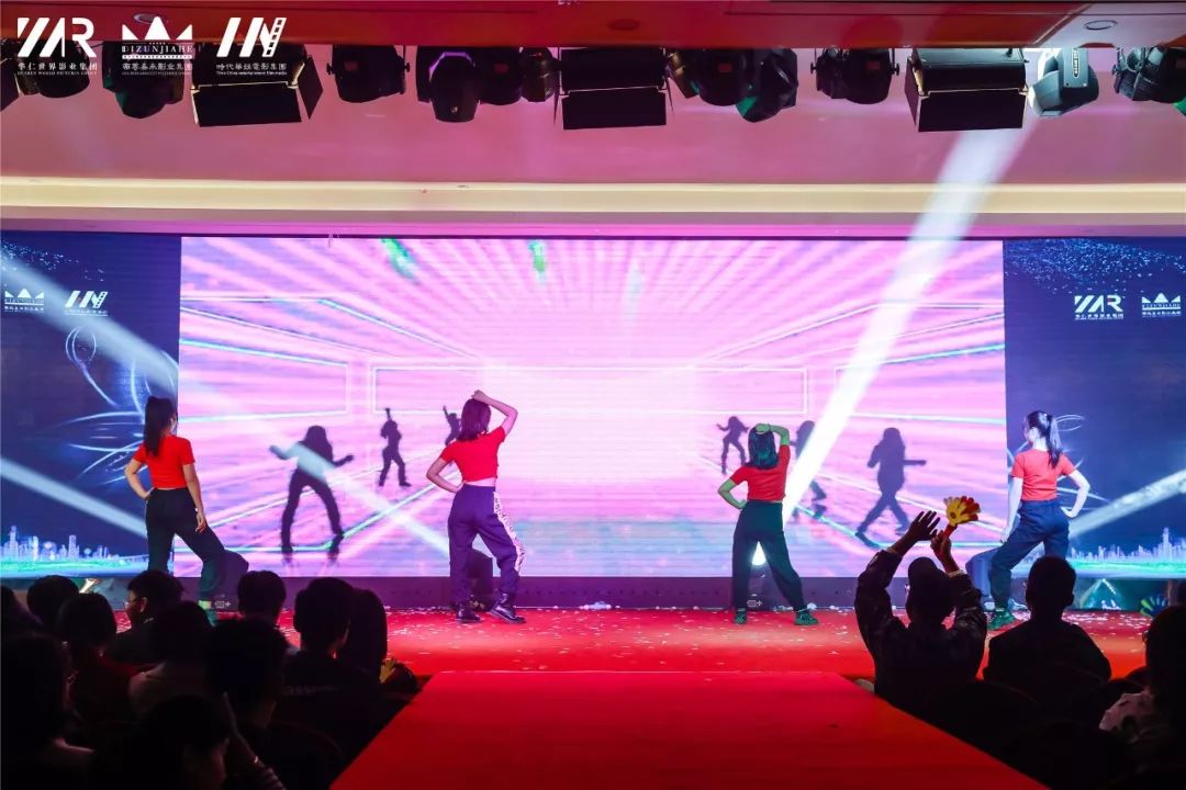 “筑梦华娱,致远未来”时代华娱第十一月总结大会