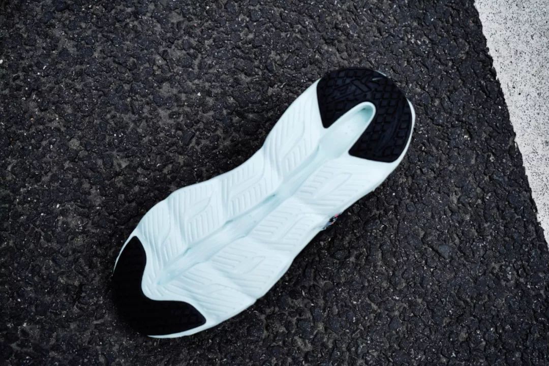 特步缓震旋9.0脚感,最快的缓震跑鞋特步