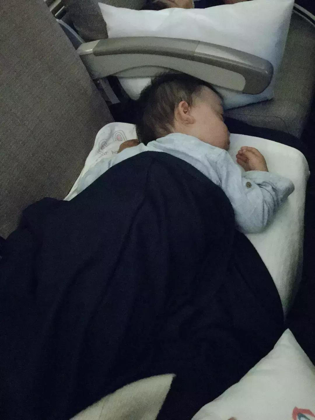 带娃长途飞行攻略,假期带娃体验一次飞行的感觉