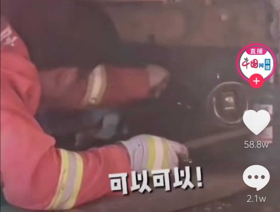 能打给我老公让他去接孩子吗?被卷入车底还惦记孩子,这就是妈妈