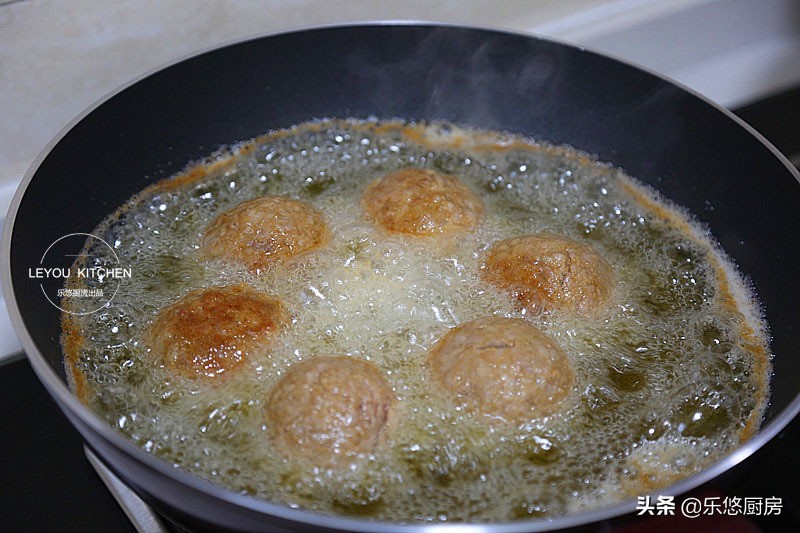 年夜饭肉丸怎么炖好吃又简单,年夜饭必备的家常菜萝卜肉丸子