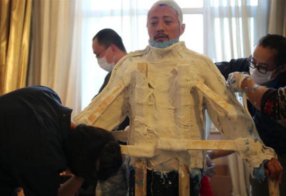 张涵予60岁了吗,张涵予不显老