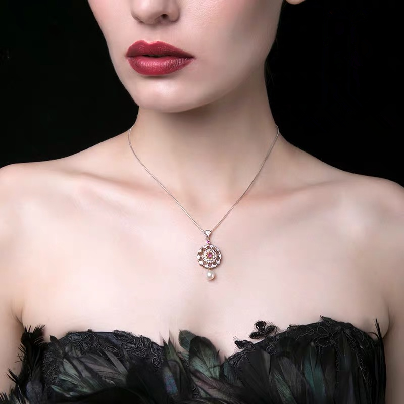 从护肤品到香氛，还有珠宝及水晶石，高颜值的芳香美物了解一下！