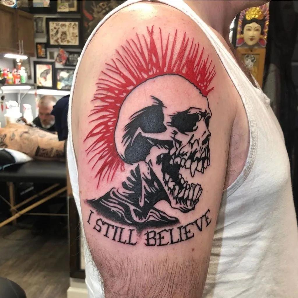 蒸汽朋克纹身和哥特纹身,又纹身又穿鼻环