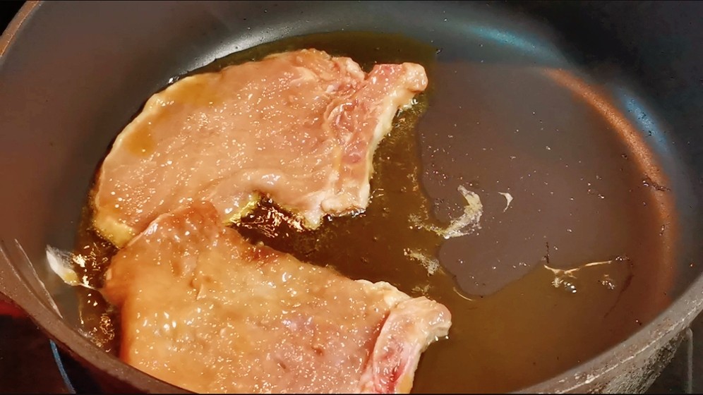 大排要这么做，吃起来嫩而不柴，浓油赤酱，入味可口