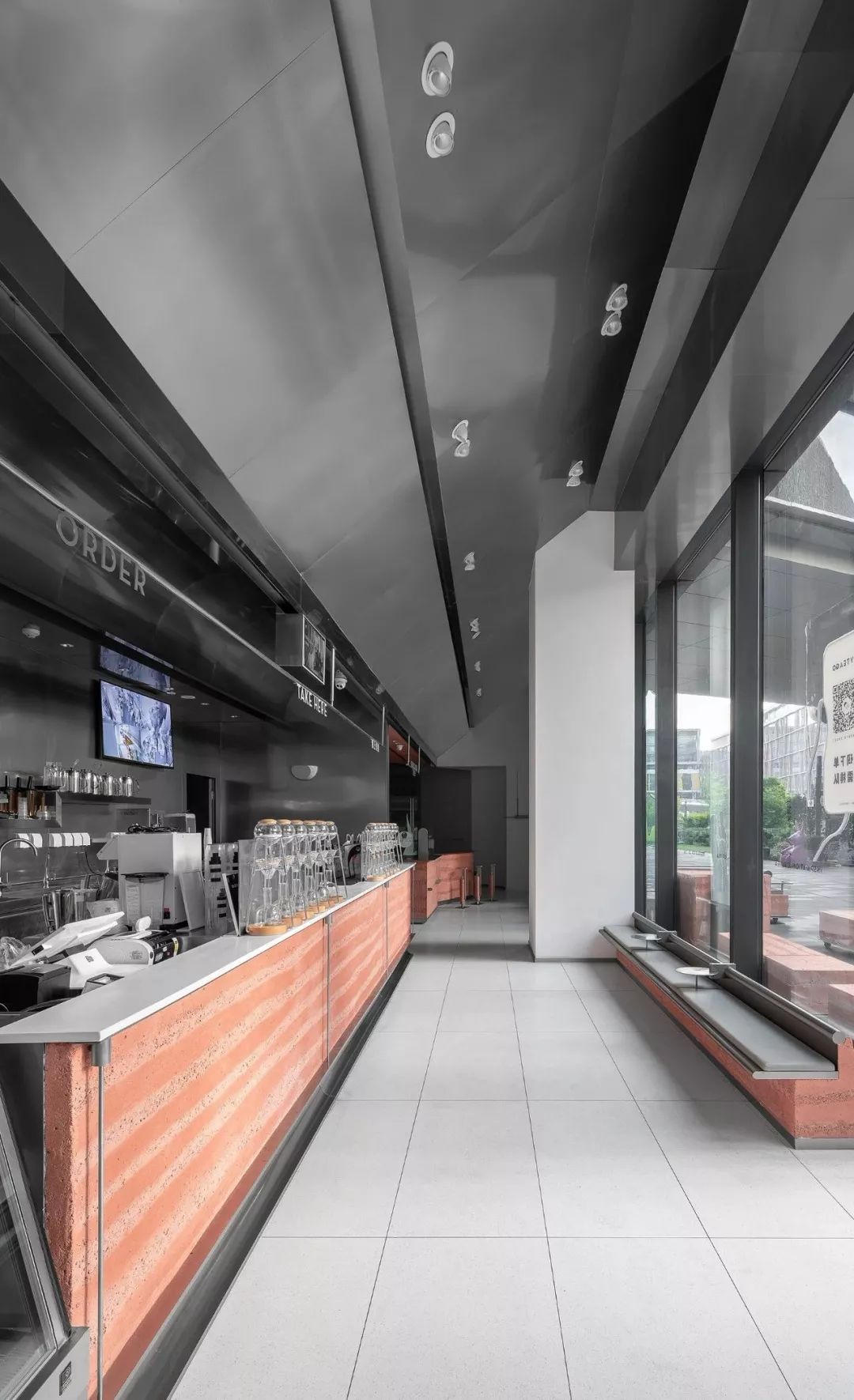 服装人要哭了！年利润4亿、估值90亿的喜茶竟然跨界服装行业？