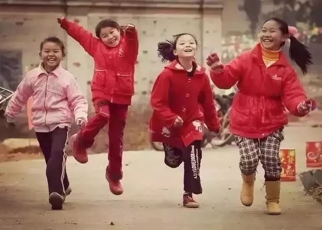 九张反映过年气氛的照片,百张罕见的过年老照片这才是年味