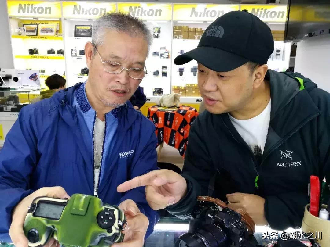 九旬夫妇相亲相爱,百岁老人透露的夫妻长寿秘诀