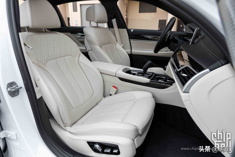 新款宝马m760liv12曜影特别版,宝马的v12