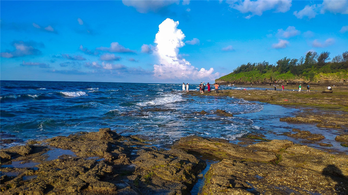 广西北海涠洲岛的火山岛介绍,涠洲岛是中国最年轻的火山岛吗
