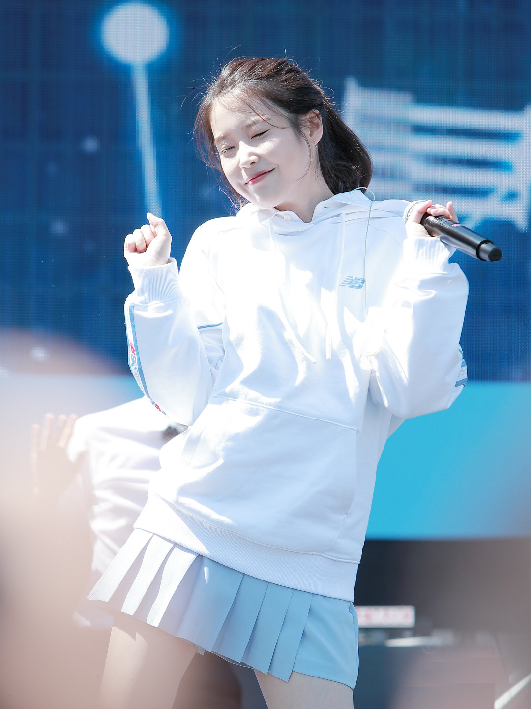 iu俏皮可爱超级美,iu杂志照曝光穿裙装清纯甜美