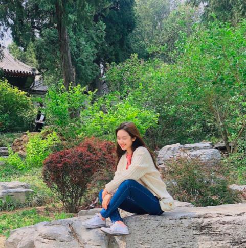 李兰迪身材消瘦格子西装率性十足,李兰迪私下穿衣搭配