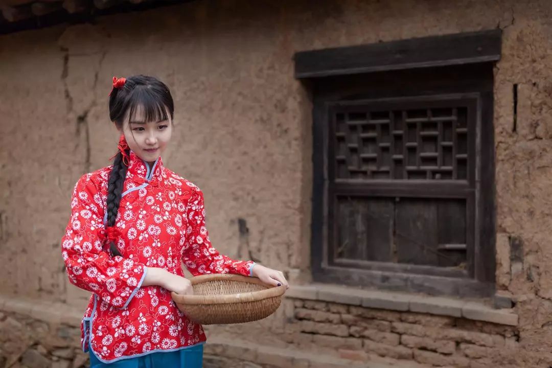 《丰乳肥臀》母亲生二胎,婆婆忙着给驴接生,说你轻车熟路自个生