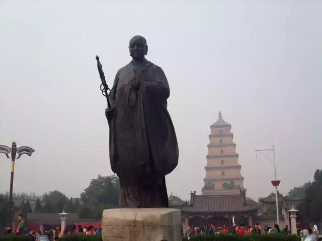 带您探索神秘大西北,一湖倒影一湖诗,半湖金色半湖