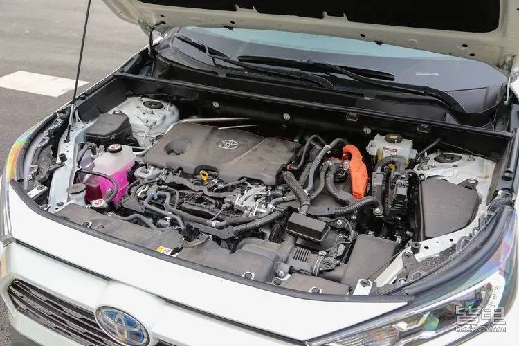 一汽丰田suv荣放rav4哪个颜色好看,家用suv选rav4荣放和crv哪款合适