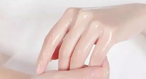 冬天预防皮肤干燥瘙痒,冬季手癣消失夏季手癣严重