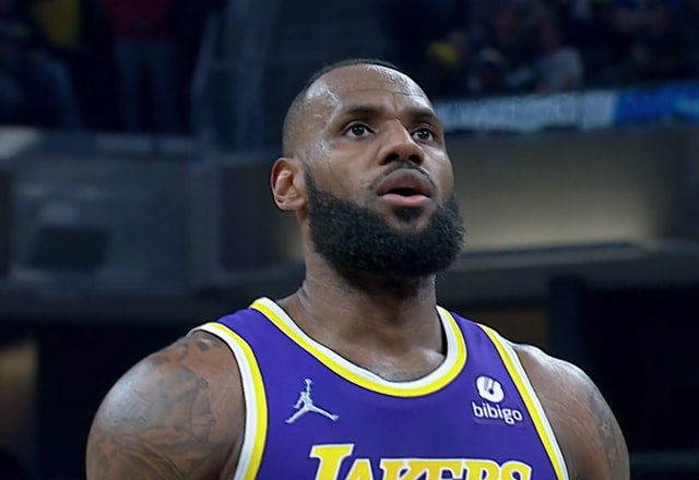 詹皇肘击斯图尔特会不会禁赛,詹皇被激怒后有多可怕