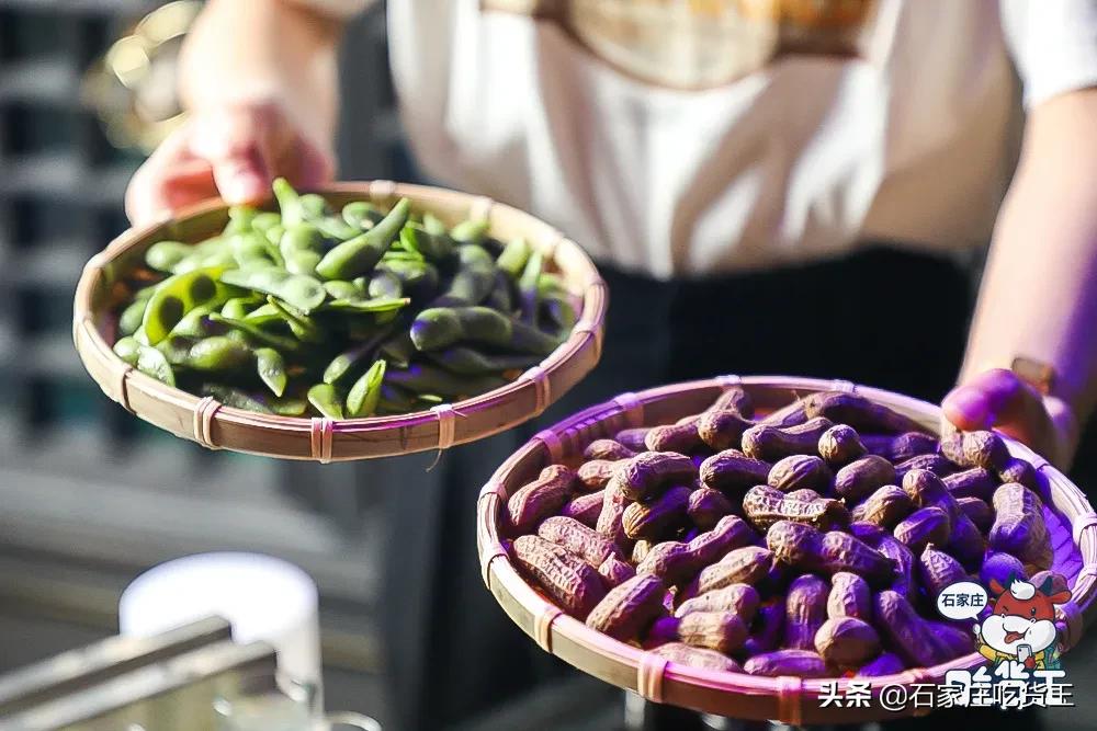 成都贰麻酒馆点啥酒,成都爆火的贰麻酒馆携手泸州老窖