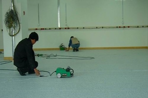 免粘型pvc地板砖施工视频,pvc塑胶地板施工全过程