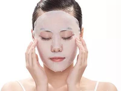 洗完脸后皮肤干燥起皮怎么办,洗完脸皮肤干燥有什么小妙招