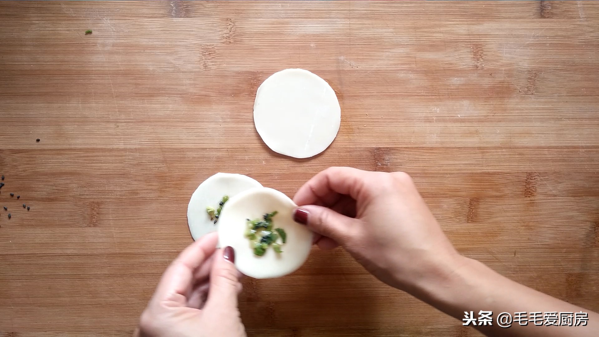 剩下的饺子皮可以怎么弄来吃,剩的饺子皮怎么弄好吃