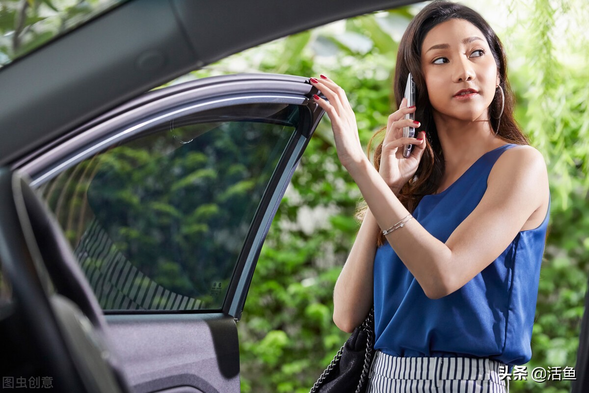 我给一女子当代驾3年，她每月给我4000元，女子：是你前妻安排的