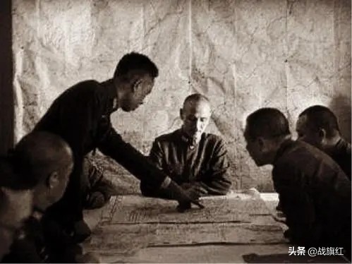 两个间谍互相对话,两个地下党相互说对方是卧底