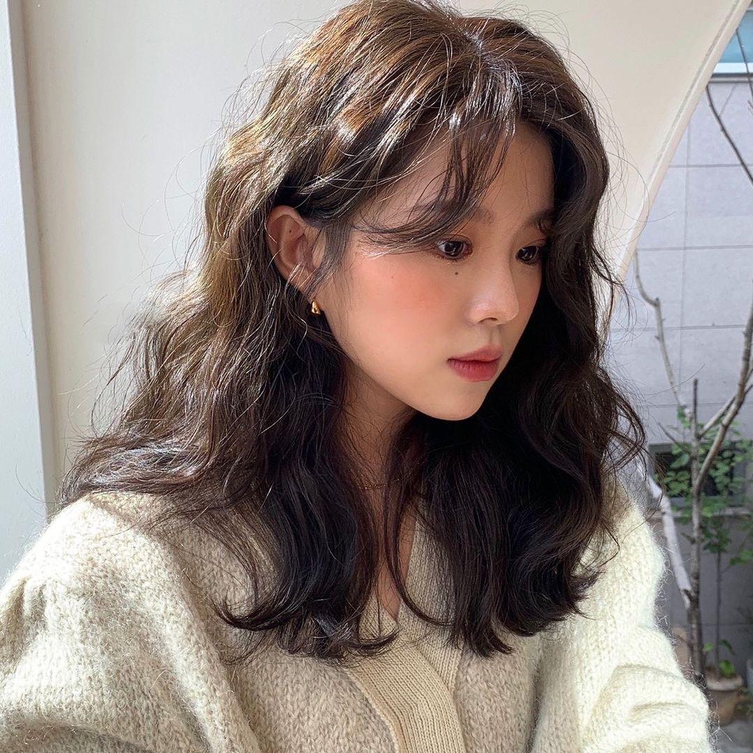 2024年最流行的中长卷发,中长卷发2020流行编发发型