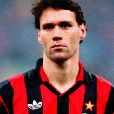 米兰十大传奇中锋,红黑军团米兰