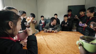 老师去山区支教最后留在山区,老师到边远支教