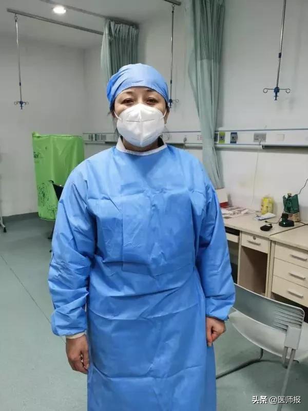 “兄弟姐妹们还在战斗！”医生蹲家门口吃了5个汤圆就走了，还有孩子对妈妈说，“我在家不出门，很听话！”