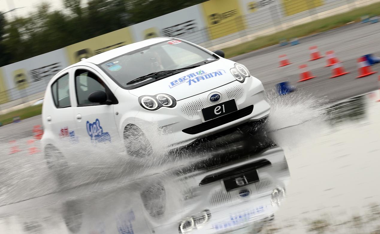 比亚迪e1乘坐空间测评,比亚迪微型车e1