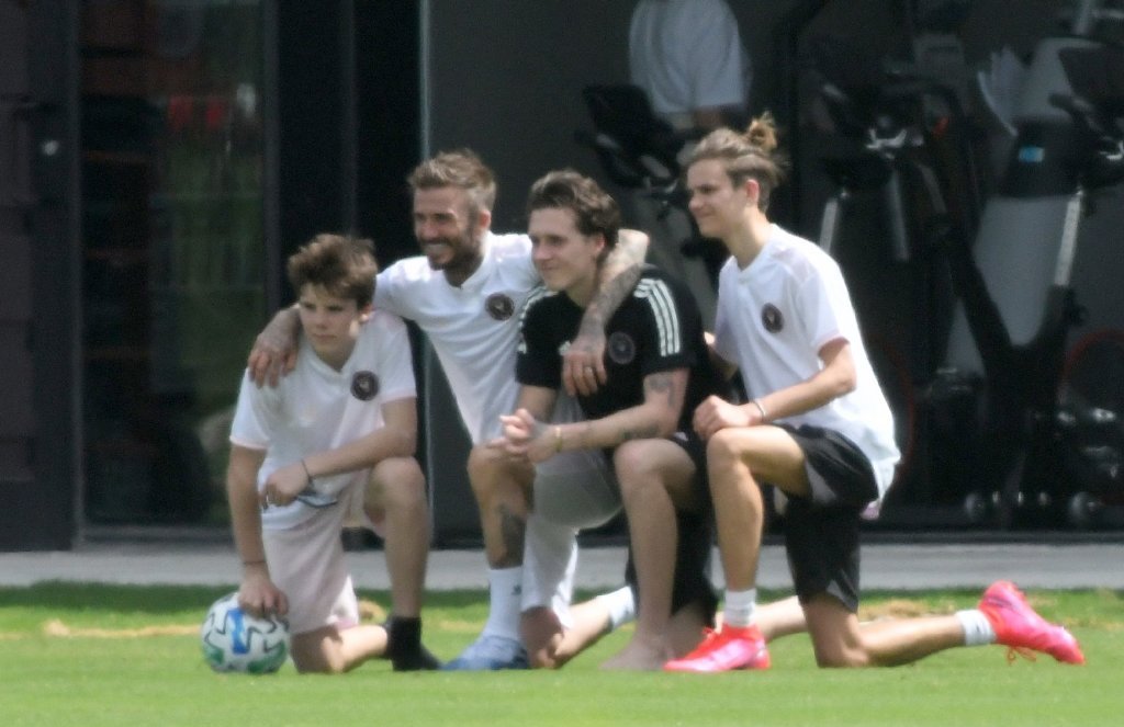 45岁贝克汉姆颜值巅峰,贝克汉姆三儿子肌肉