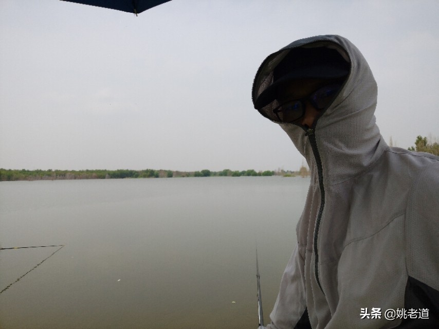 单钩通线野钓钓鱼钩要悬空吗,野钓时子线双钩缠绕小编给你支招