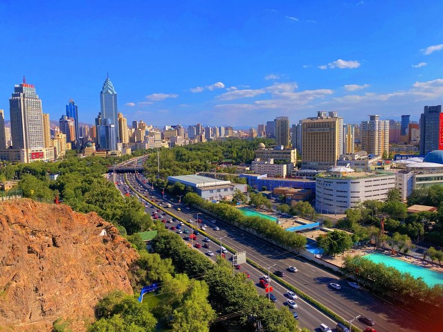 乌鲁木齐一年花销多少,在新疆每天挣多少钱