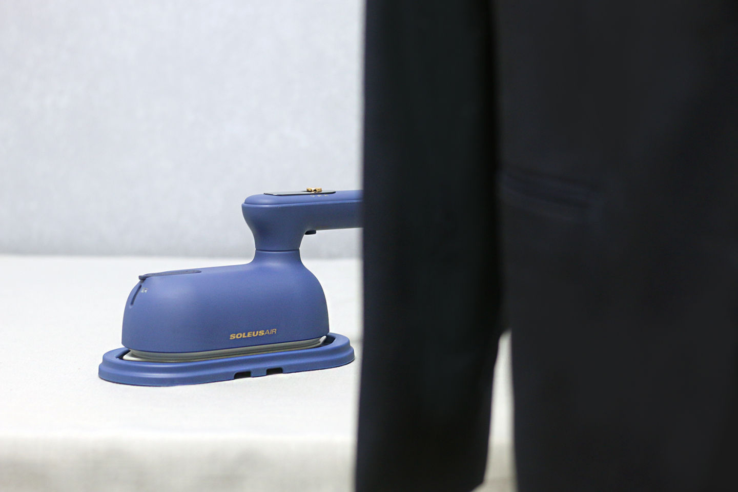 抚平褶皱精致生活——舒乐氏手持挂烫机体验