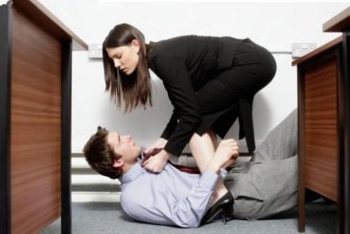 我,刚毕业,20岁,40岁的领导说爱我,要娶我,我该怎么拒绝?