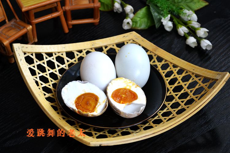 自制咸鸭蛋配粥,做咸鸭蛋卤水可以重复利用吗