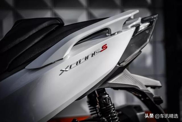 趴不动重机,换一台踏板如何?能压弯的XcitingS400,颜值还很高