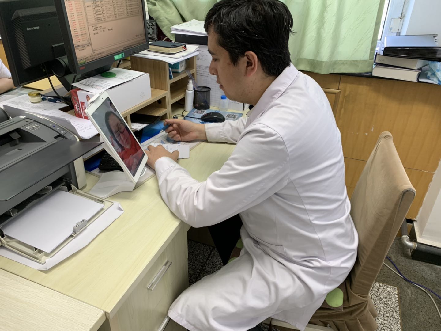 视频问诊+药品配送,患者足不出户就看上*疆新**这家医院大专家