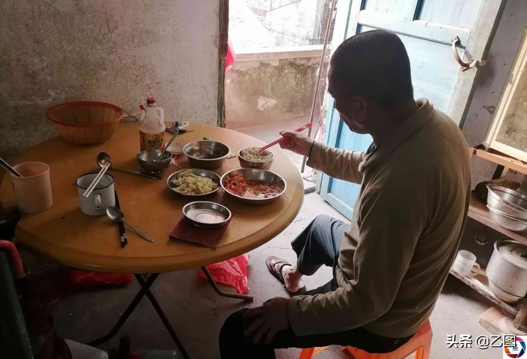 6个月的男宝才15斤,6个月的男婴体重才5公斤是正常吗