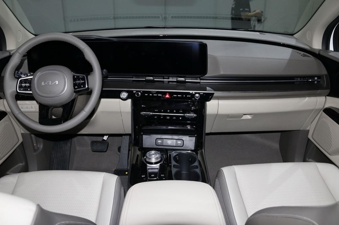 起亚嘉华和库斯途是一个车吗,起亚全新嘉华三排