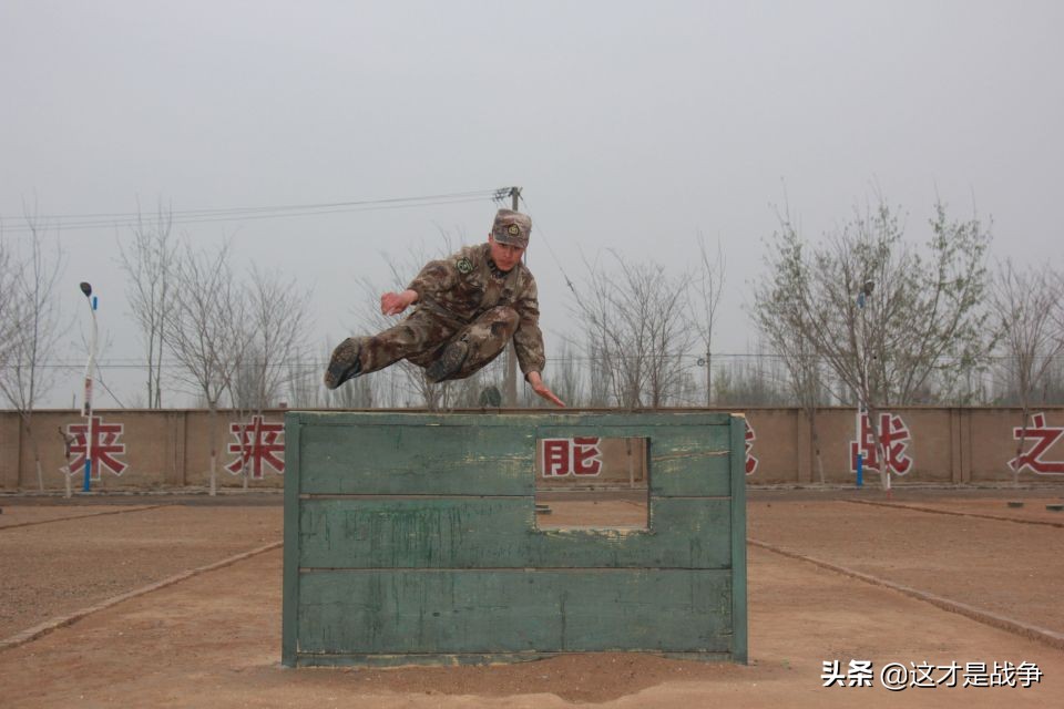 新兵老兵400米障碍,解放军400米障碍