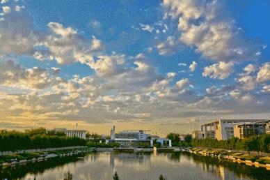 “外国语大学”千万别翻译为“ForeignLanguagesUniversity”!