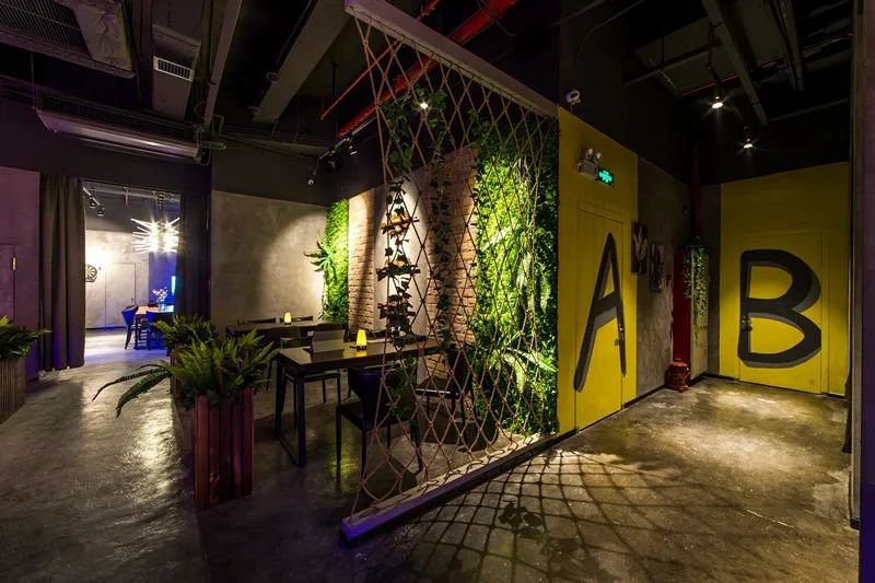 轰趴馆里的小型ktv多少钱,酒店式公寓轰趴棋牌馆