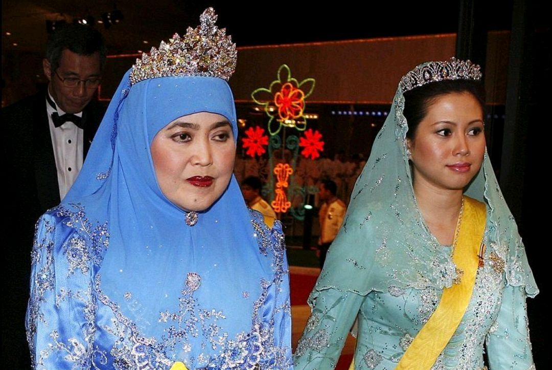 文莱王室的王冠和珠宝,文莱亲王有多奢侈