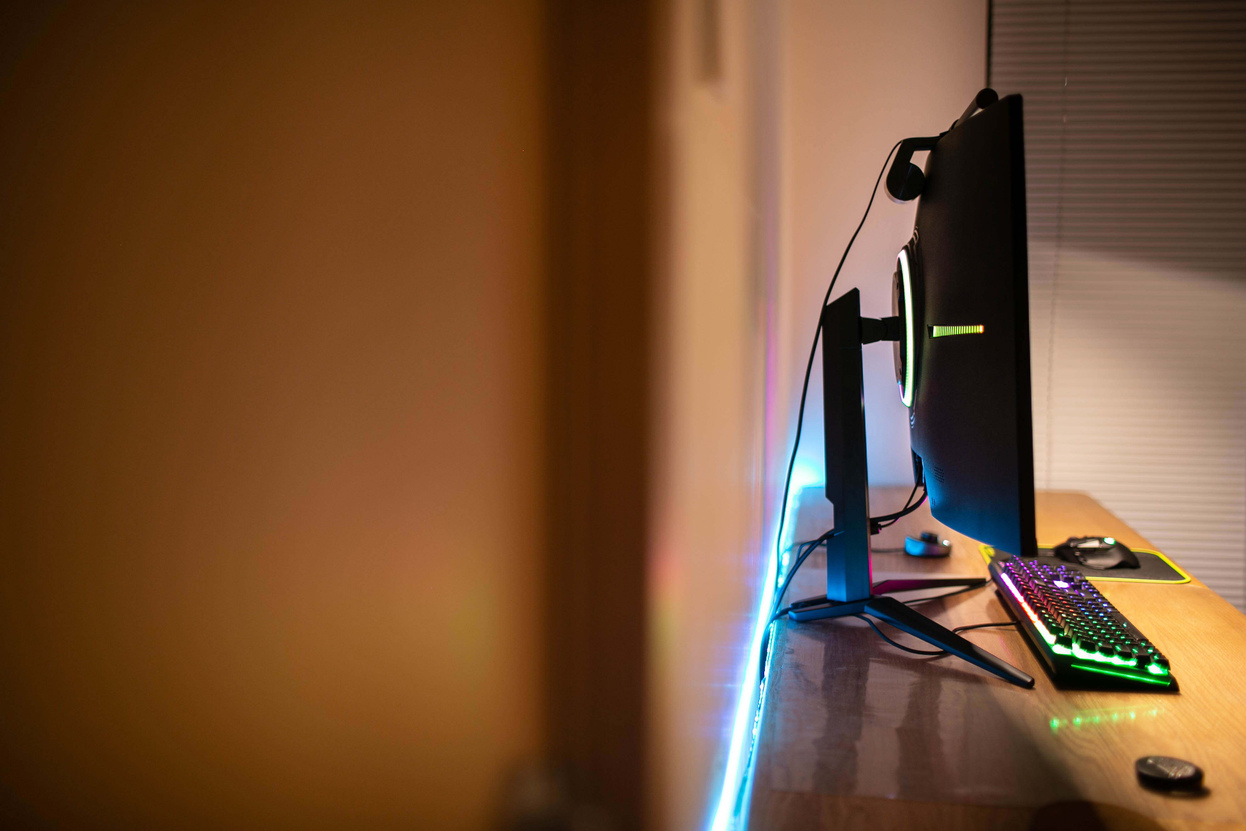 微星pag304cqr显示器测评,微星mag321qr显示器测评