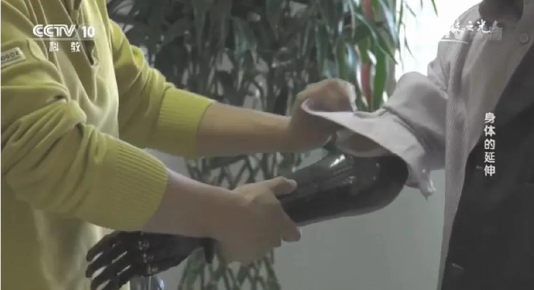 这只机械手太硬核！由失去手指的机械工程师独立打造