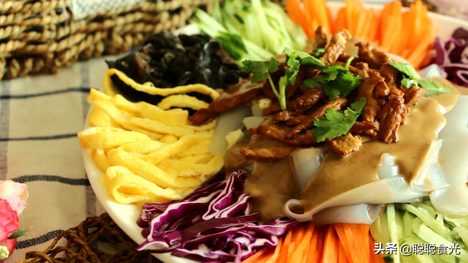 自制东北大拉皮正宗的做法,用淀粉做东北大拉皮的制作视频