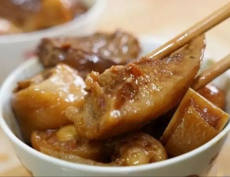 有钱没钱宰猪过年,有钱没钱杀头猪来过年